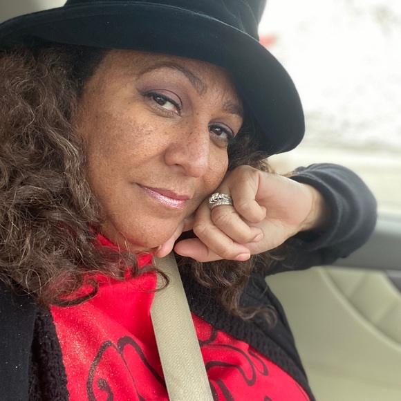 Meet your Posher, Kim - Picture 1 of 8